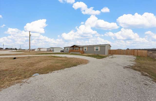 Spacious Country Living In Gholson Gallery 3