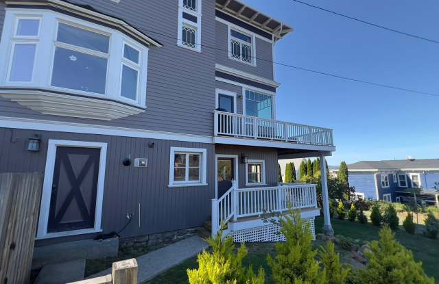 1588 Grand Ave, Unit C, Astoria, OR 97103 photos photos