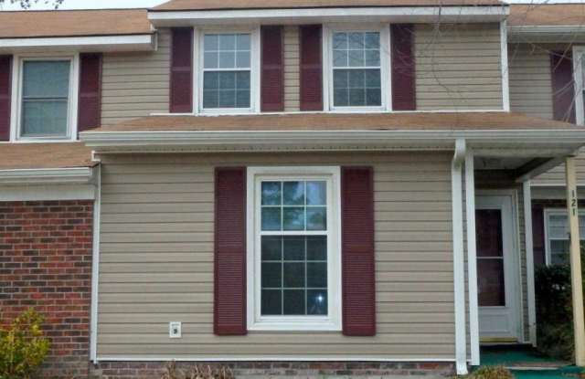 Brynnwood Town Homes - 3 bedroom 2 1/2 baths - 121 Palace Circle, Jacksonville, NC 28546