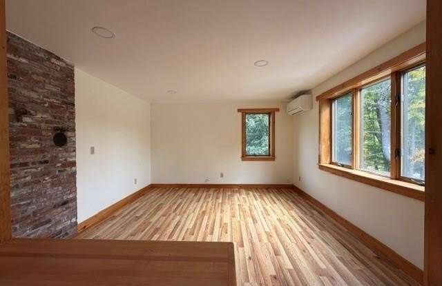 81 Fairview Avenue Gallery 3