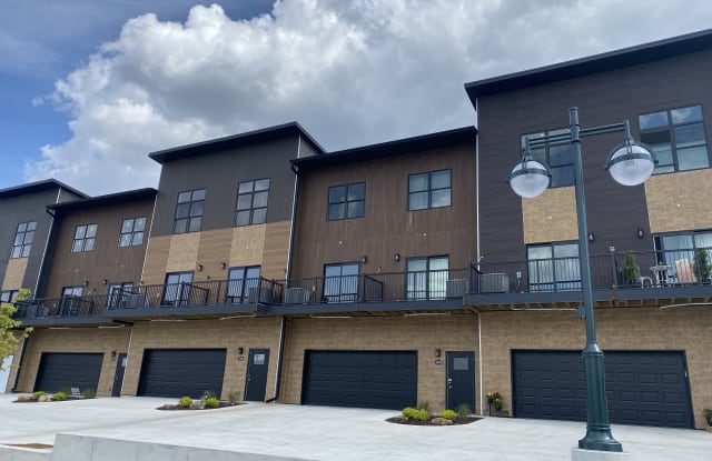1302 6th Ave - 1302 6th Ave, Moline, IL 61265