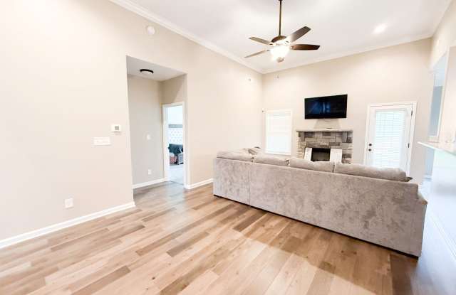 3 Bedroom 2 Bathroom Home Gallery 4