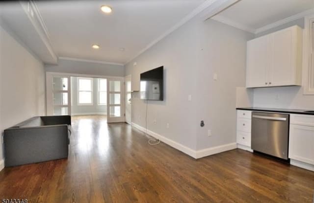 2604 NEW YORK AVE - 2604 New York Avenue, Union City, NJ 07087