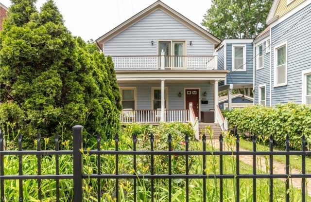1522 W 32nd Street photos photos
