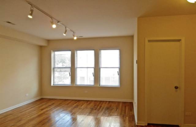 3003 W Lawrence Ave photos photos