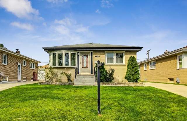 7736 W Strong Street photos photos