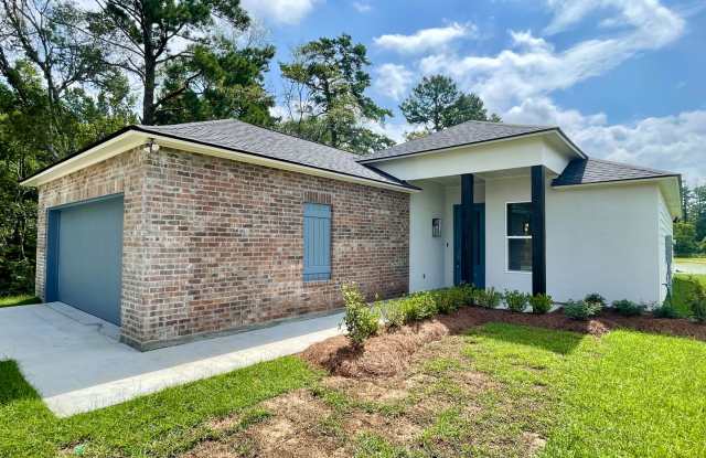 Must see home in Denham Springs on the lake! photos photos