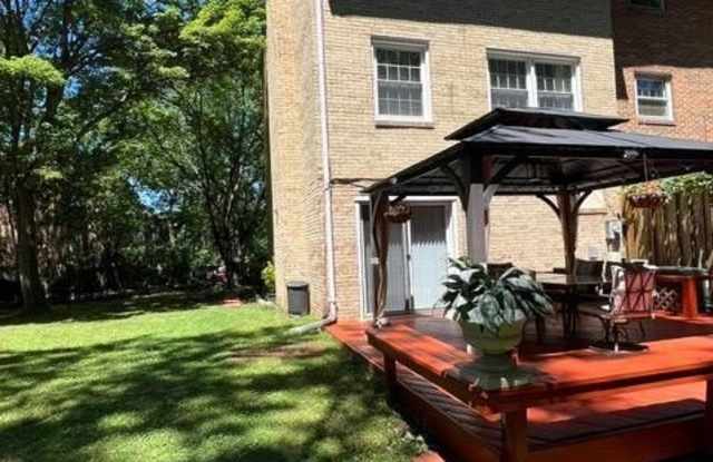 14709 BENTLEY Square Gallery 4