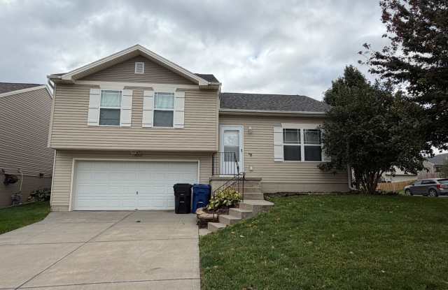Millard Omaha Home Fully furnished Just needs you! Gallery 1