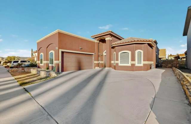 Charming 3 bedroom, 2.5 bath home in East El Paso! photos photos