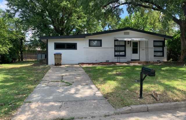 6020 N East Parkview St - 6020 North East Park View Drive, Park City, KS 67219