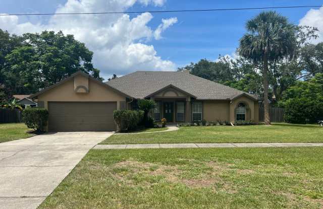 Large 4/2 with 2 Car Garage  Huge Fenced Backyard in the Heart of Lake Mary! photos photos