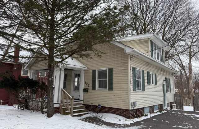 BEAUTIFUL SINGLE FAMILY MOVE-IN READY!!! - 127 West Main Street, Victor, NY 14564