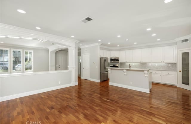 22 Apple Valley - 22 Apple Valley, Irvine, CA 92602