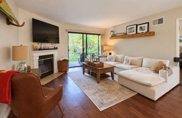 Beautiful 2 Bed Condo in La Costa Gallery 1