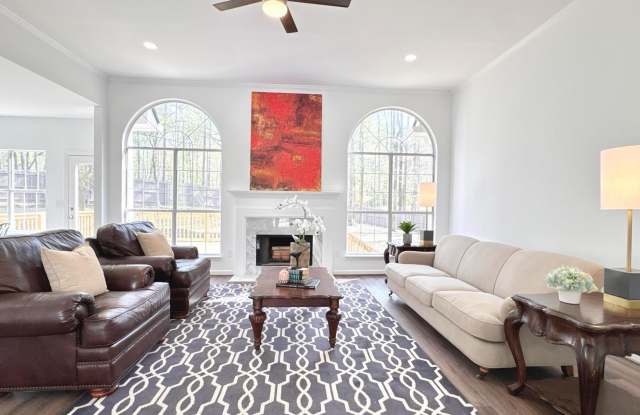 113 LOYOLA CIRCLE Gallery 4