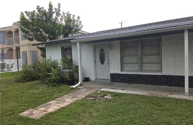 1213 SW 48th Terrace Gallery 1