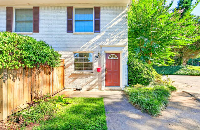 Decatur End-Unit Townhome Minutes from Emory & CDC Gallery 1