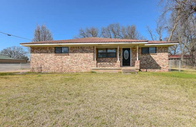 1806 Culver - House - 1806 Culver Street, Commerce, TX 75428