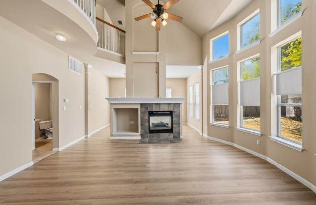 Spacious 3 bedroom 2.5 Bathroom Two-Story Home Gallery 4