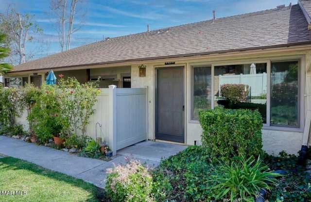 Must-see! This adorable 3-bedroom, 1.5-bathroom multi-level unit Gallery 1