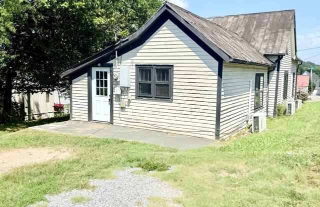 Loudon 37774 - 2 bedroom, 1 bath home - Contact Chad Weeks (865) 567-6193 Gallery 3