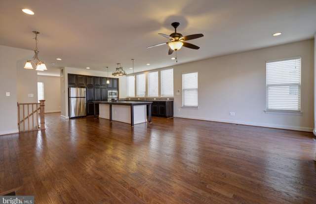 22848 GOLDSBOROUGH TERRACE Gallery 4