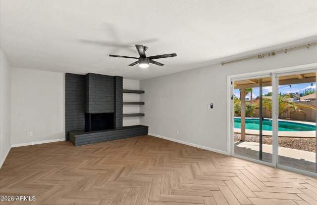3127 W YUCCA Street Gallery 2