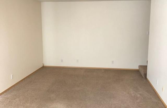 3 Bedroom, 2.5 Bathroom Townhouse - Located in North Hills! photos photos