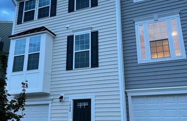 Room in 4 Bedroom Home at Romeria Dr photos photos