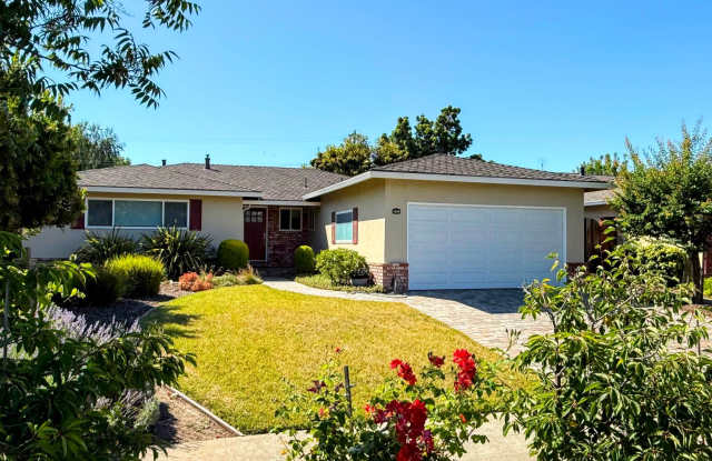 4BD/2BA Willow Glen Home with Remodeled Chef's Kitchen photos photos