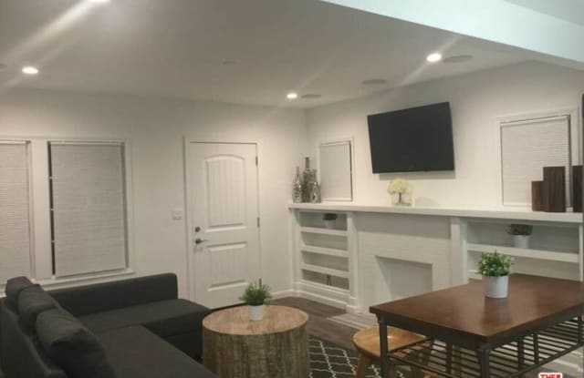 2667 S La Brea Ave - 2667 S La Brea Ave, Los Angeles, CA 90016