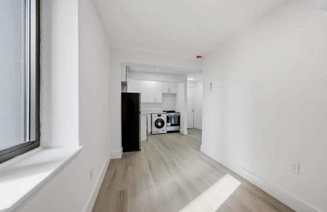 300 East 96th Street Gallery 3