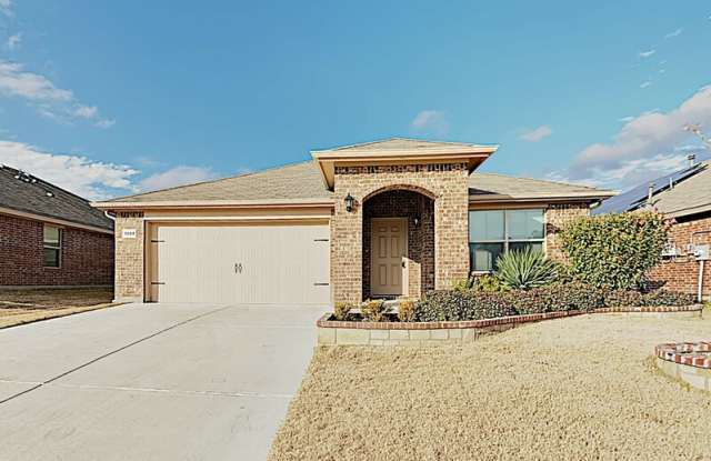 1204 Walnut Cliff Ct - 1204 Walnut Cliff Ct, Saginaw, TX 76179