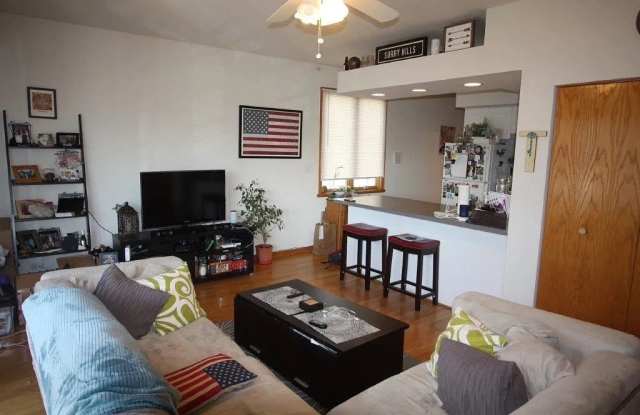 1941 W Grand Ave Apt 2 Gallery 3