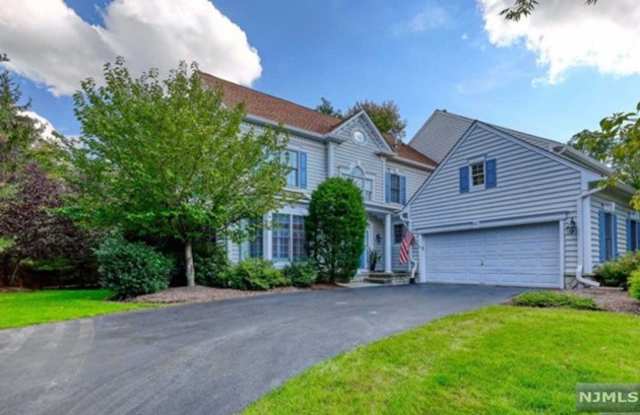92 Twinberry Court - 92 Twinberry Court, Paramus, NJ 07652