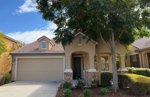 GORGEOUS 2 BEDROOM IN ESKATON VILLAGE ROSEVILLE - 55+ ONLY!! Gallery 1
