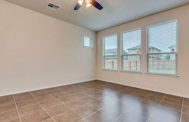 3540 Pauling Loop Gallery 3