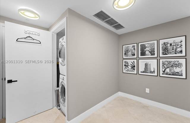 3400 SW 27th Ave Gallery 3