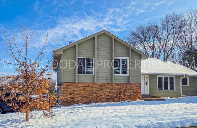 RENT SPECIAL!!! 2 Bedroom duplex with attached Garage in Clive! photos photos