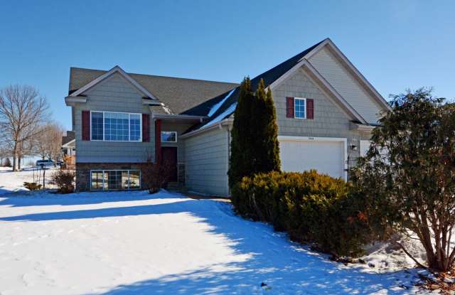 Spacious 5-Bed, 3 Bath Home in Delano - Available Now! photos photos