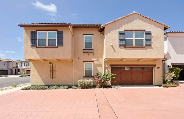 Spacious 4BR/3BA Oceanside Home with 2-Car Garage, Backyard & Community Pool Gallery 4