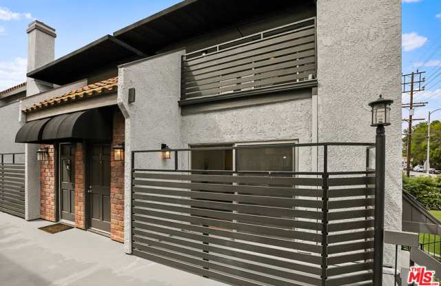 11610 MOORPARK ST Gallery 3