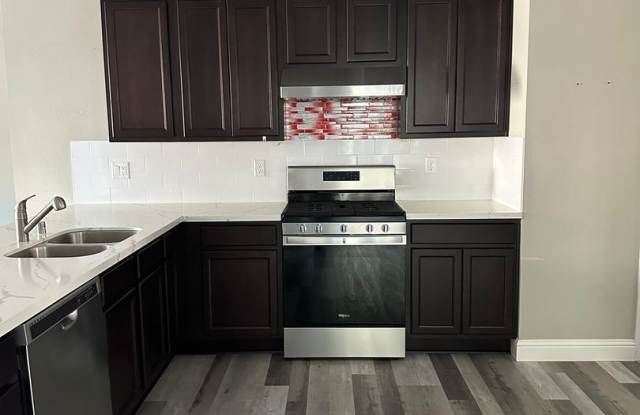 LARGE FOUR BEDROOM HOME IN SALT CREEK Gallery 3