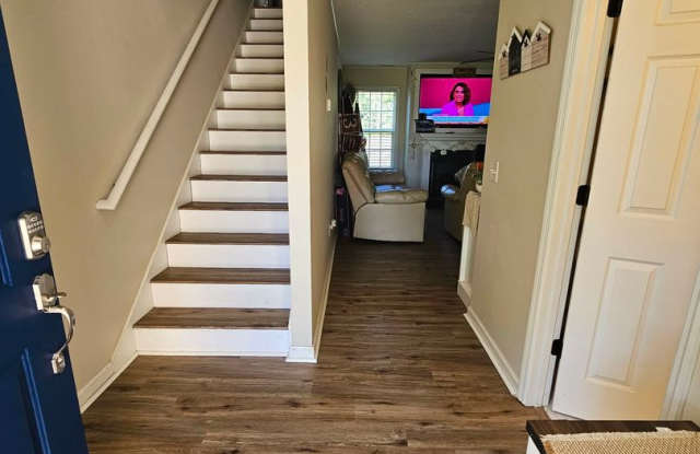 Nicely Updated 5 Bedroom Home! Gallery 3