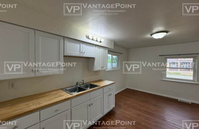 707 Graves Street - Upper Gallery 3