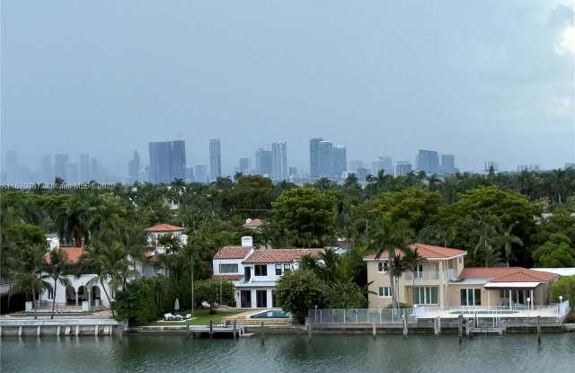 5900 Collins Avenue Gallery 2