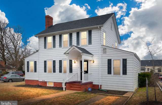 1802 AUGUSTINE Avenue Gallery 1