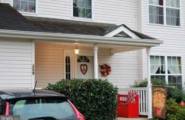209 LAUREL Avenue Gallery 2
