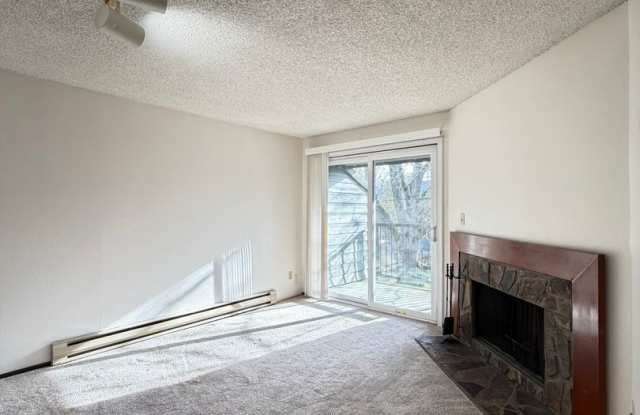 Cozy one-bedroom in nicely kept complex with Pool, Sauna, Tennis Court and more! Gallery 4